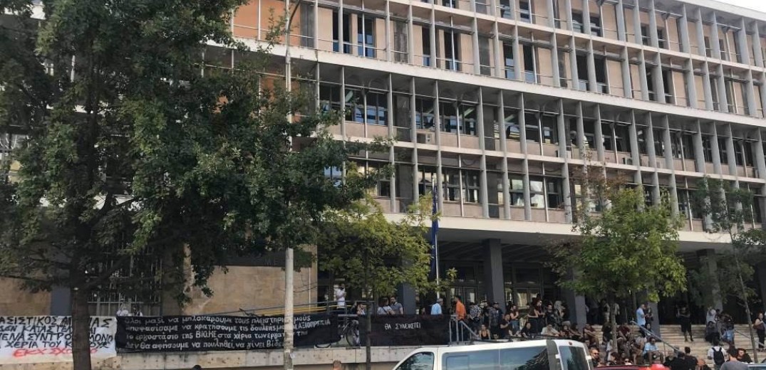 Ελεύθερος, υπό όρους, ο 24χρονος που καταγγέλθηκε για ασέλγεια από ανήλικη