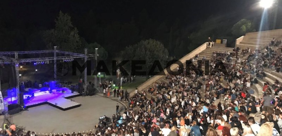 Θεσσαλονίκη: Σε ρόλο... αστυνομικού η Θεοδωρίδου πριν την συναυλία της (Φωτ.)