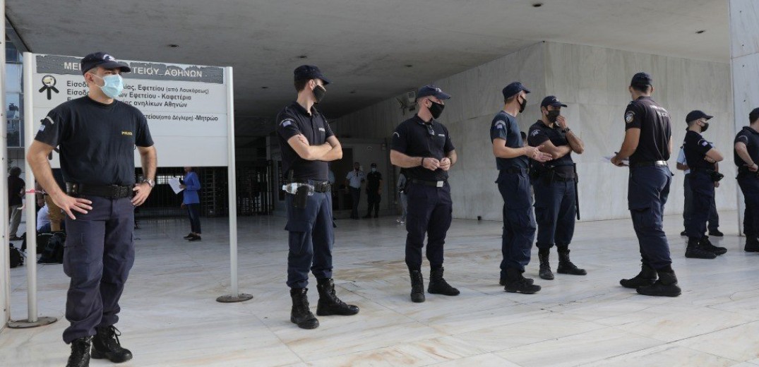 Η αστυνομία απαγόρευσε την αυριανή συγκέντρωση των Χρυσαυγιτών (Bίντεο)