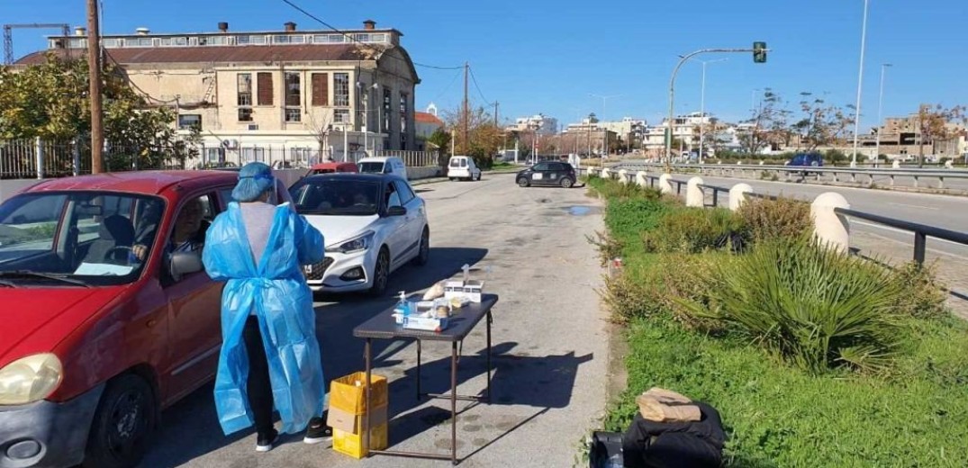 ΕΟΔΥ: 20 κρούσματα σε 1.909 rapid tests σε διερχόμενους οδηγούς (φωτ.)