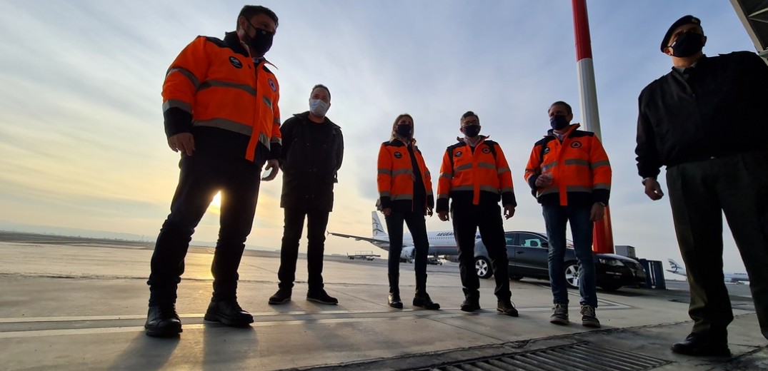 Έτσι ήρθε στην Ελλάδα το εμβόλιο - Δείτε πλάνα από τη μυστική επιχείρηση 