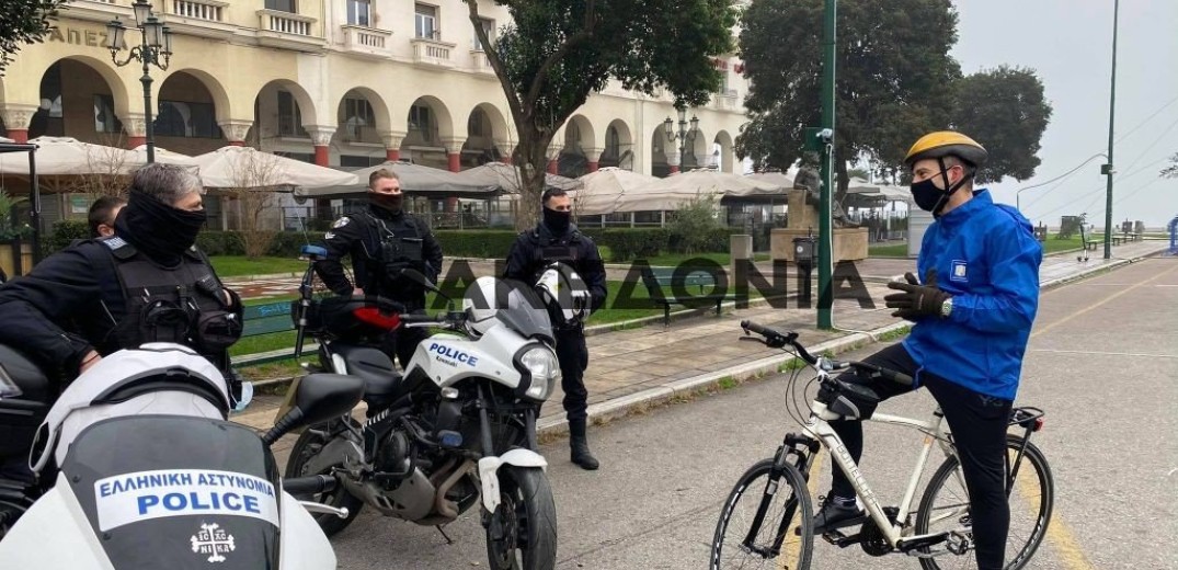 Ποδηλατάδα και «κουβεντούλα» στην Αριστοτέλους ο Κ. Ζέρβας (βίντεο & φωτ.)