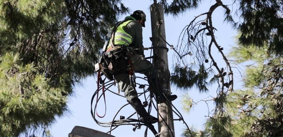 Καταστράφηκαν 120 στύλοι του ηλεκτρικού ρεύματος μετά τις πυρκαγιές στην Αττική