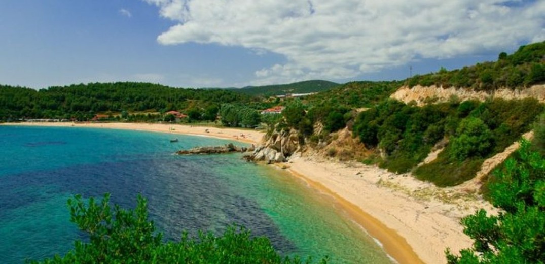 Μία μαγική παραλία της Σιθωνίας ανάμεσα στις 15 καλύτερες της Ευρώπης 