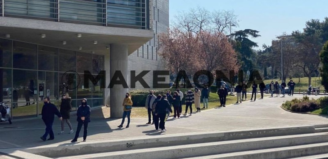  &quot;Ουρές&quot; στο Δημαρχείο Θεσσαλονίκης για τα δωρεάν rapid tests (Φωτ.)