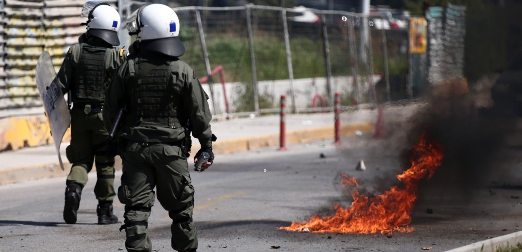 Επιθέσεις με μολότοφ κατά αστυνομικών στα Εξάρχεια