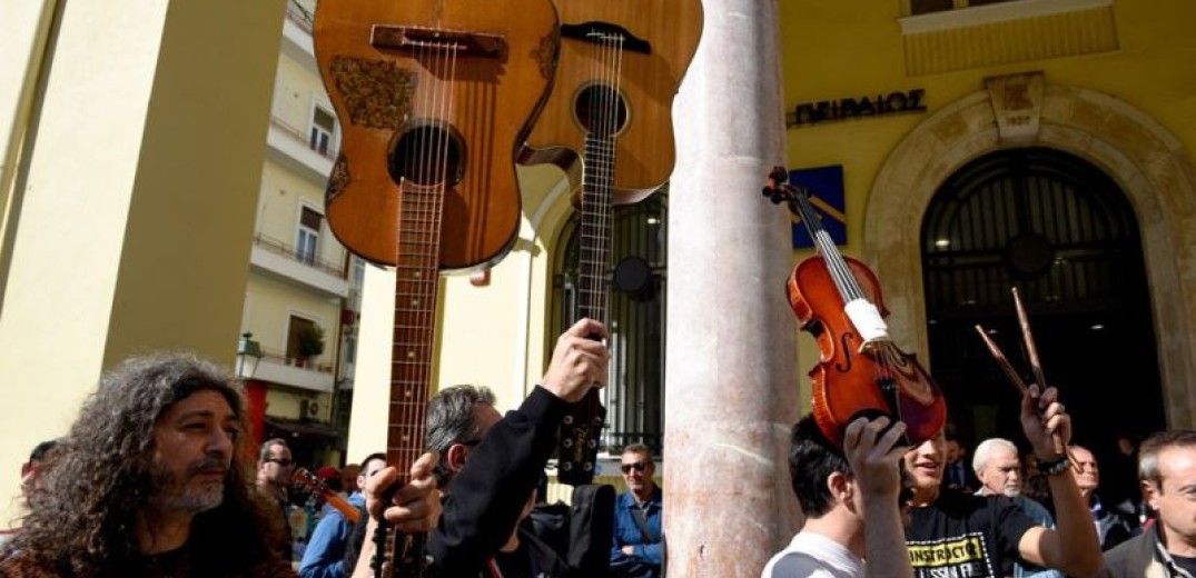 Διαμαρτυρία μετά… μουσικής από τους «Μουσικούς του δρόμου» 