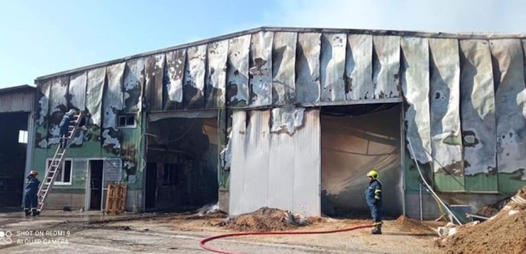 Φωτιά κατέστρεψε ολοσχερώς τον συνεταιρισμό Μεσοτόπου στη Λέσβο 