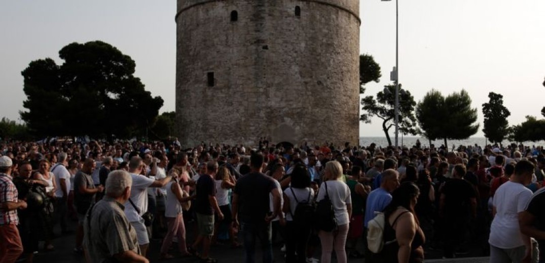 Ποιος είναι ο γιατρός που ξεσηκώνει τους αντιεμβολιαστές