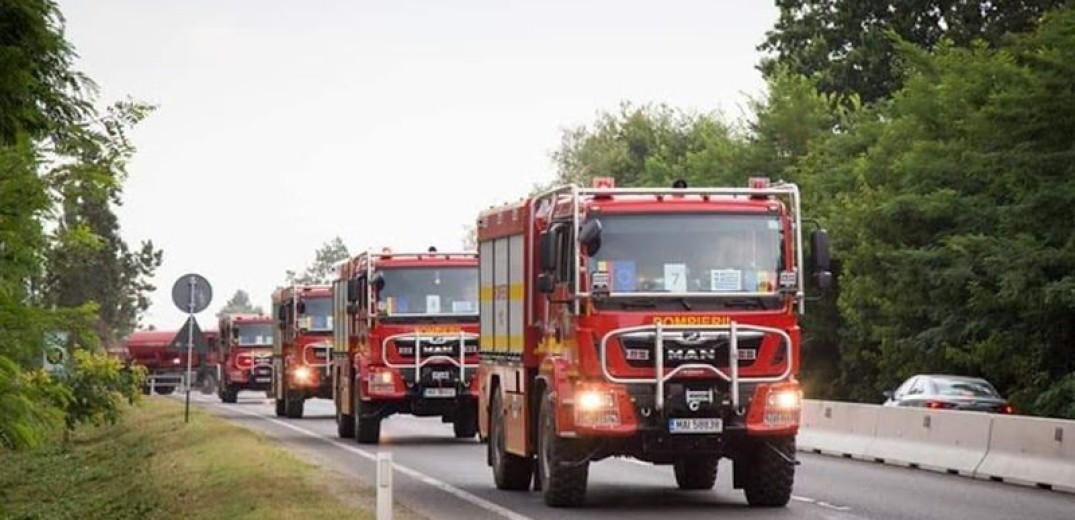 Θεσσαλονίκη: Μεγάλη φωτιά στην Εγνατία οδό στην Βόλβη - Δεκάδες πυροσβέστες και δύο ελικόπτερα στη μάχη