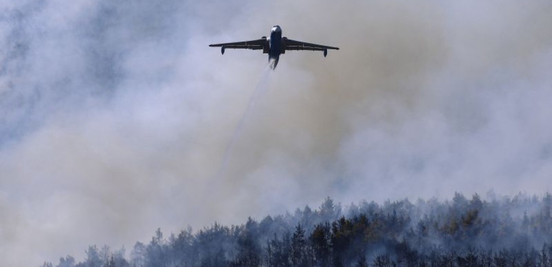 Φωτιά στη Ρόδο: Σηκώθηκαν τα εναέρια μέσα