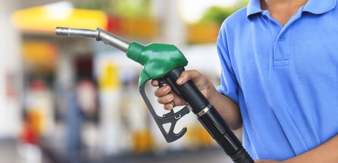 Γιατί οι τιμές στα καύσιμα σπάνε τα κοντέρ
