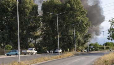 Πυρκαγιά στον Σταθμό Μεταφόρτωσης Απορριμμάτων στα Τρίκαλα - Ακούγονται εκρήξεις (βίντεο)