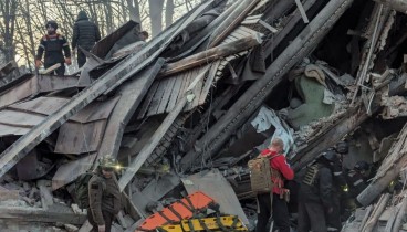 Επίθεση με πύραυλο σε πολυκατοικία στην Ουκρανία - 1 νεκρός και 15 τραυματίες (βίντεο)