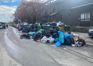 Τα σκουπίδια κάνουν... κατάληψη σε δρόμους και πεζοδρόμια 