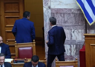 Μία αποχώρηση με πολλά μηνύματα