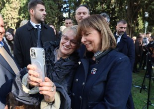 Το Χριστουγεννιάτικο κάλεσμα της Σακελλαροπούλου