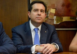 Ο Ν. Μηταράκης μάς ενημερώνει με «status» ότι σταμάτησε να εργάζεται στο υπουργείο Προστασίας του Πολίτη (φωτ.)