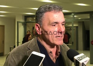 Η χαλαρή βόλτα του Τσακαλώτου στην Νέα Παραλία Θεσσαλονίκης