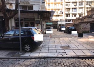 Έκαναν πεζοδρόμιο στο κέντρο... parking 